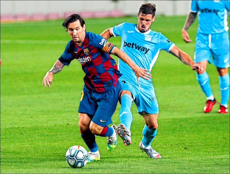 WTT总决赛：林诗栋4-0完胜梁靖崑，挺进男单八强